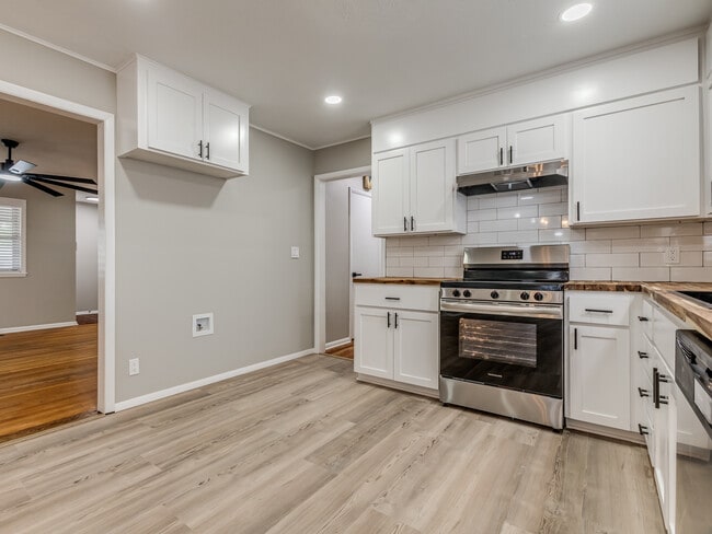 Building Photo - 4967 Princeton Dr