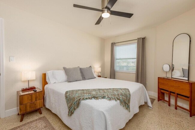 Building Photo - 16114 5th St E