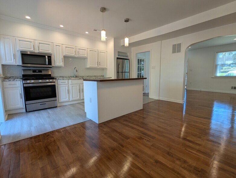Building Photo - 2502 Park Heights Ter
