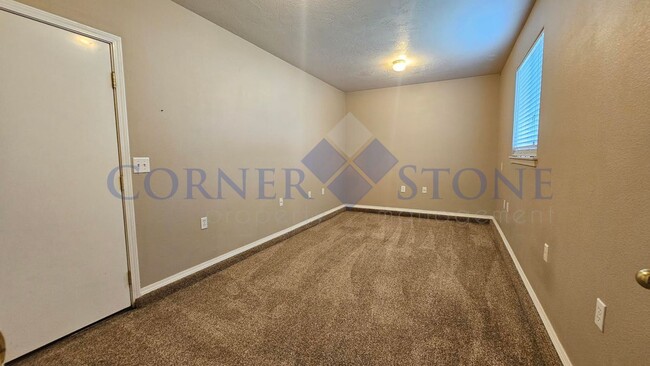 Building Photo - Beautiful Home with Separate Office/Bonus Room!