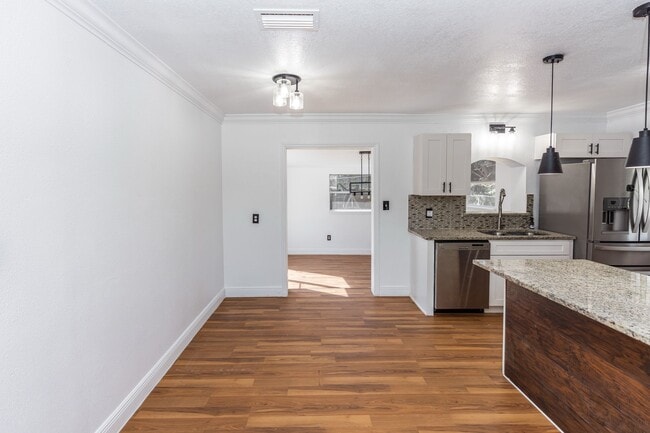Building Photo - 5508 Meridian Way