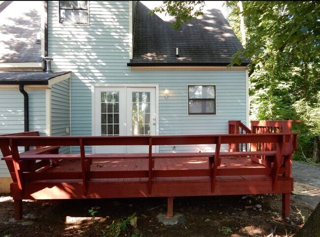 Building Photo - 500 Debbie Dr
