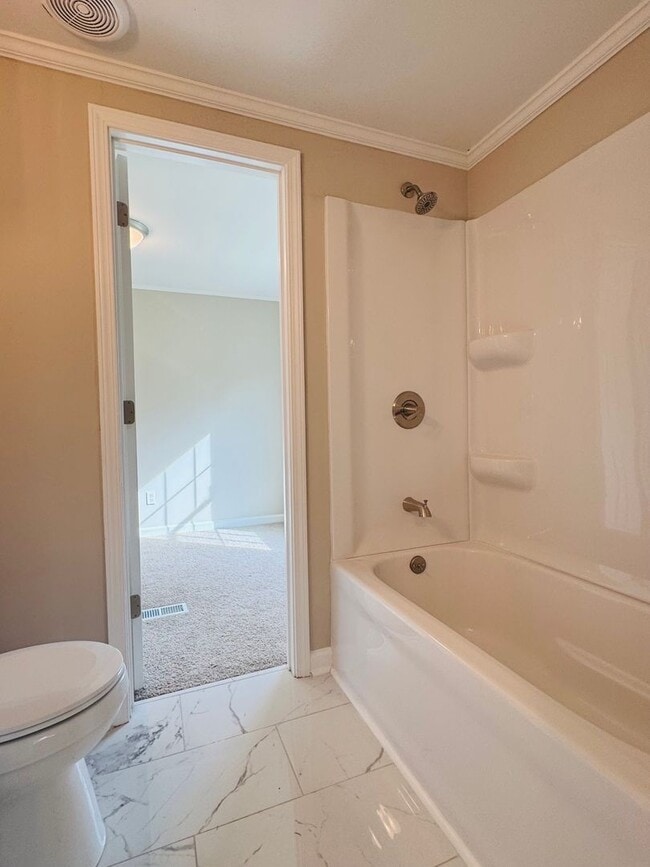 Building Photo - Lovely home and location!