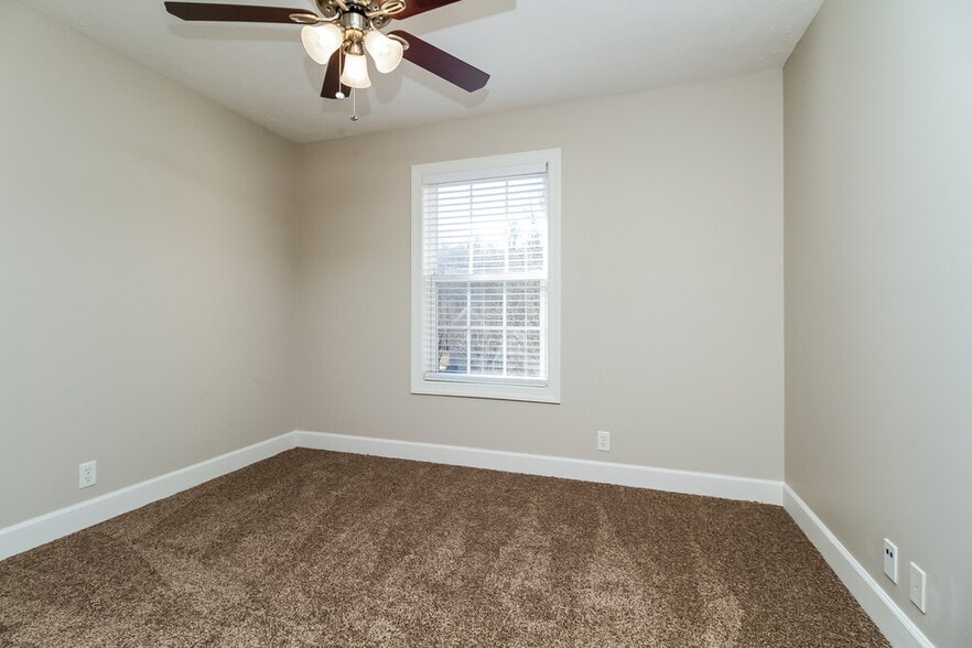 Building Photo - 1636 Bridgecrest Dr