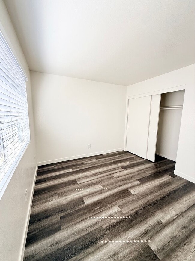 Building Photo - N604