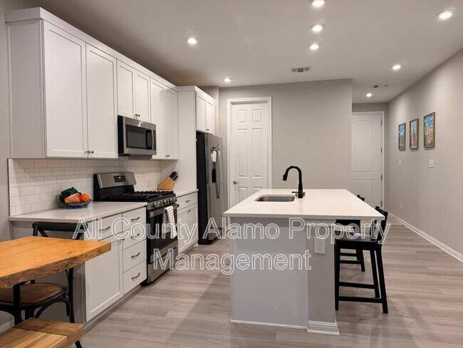 Building Photo - 420 Chaste Tree Dr