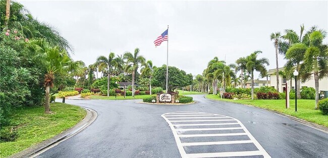 Building Photo - Annual Fully Furnished 2/2 Condo with Golf...