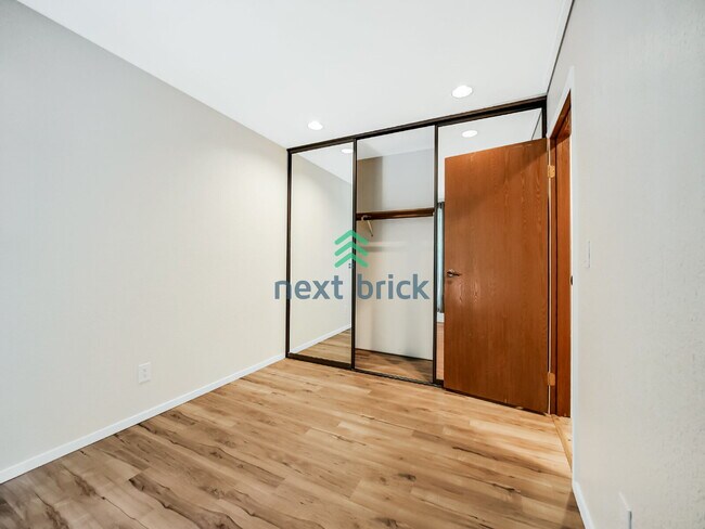 Building Photo - Charming 2 Beds and 1 Bath Condo Available for Rent!