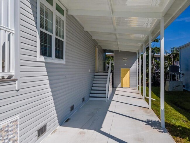 Building Photo - 11596 Palm Dr