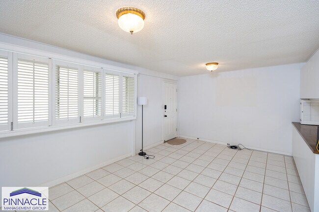 Building Photo - 378 Anolani St