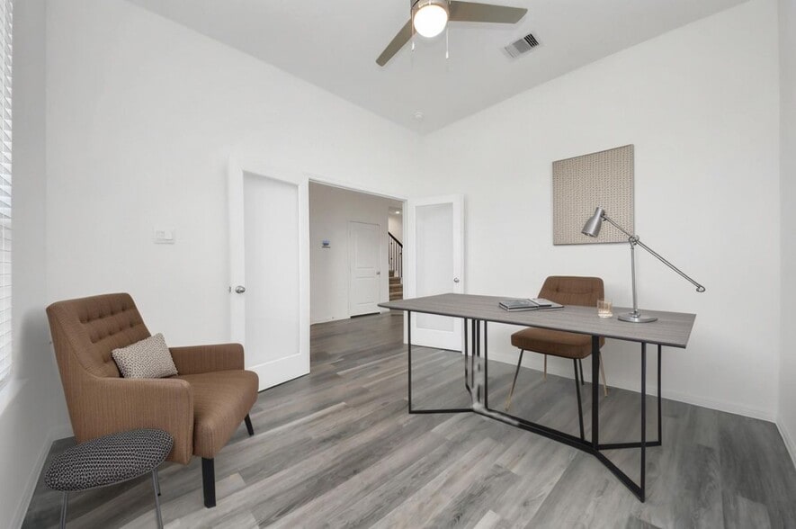 Building Photo - 501 Newcomb Holw Dr