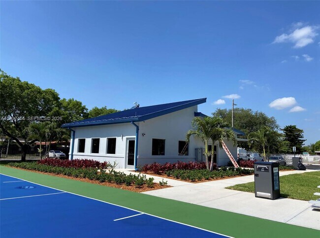 Building Photo - 581 NW 185th St