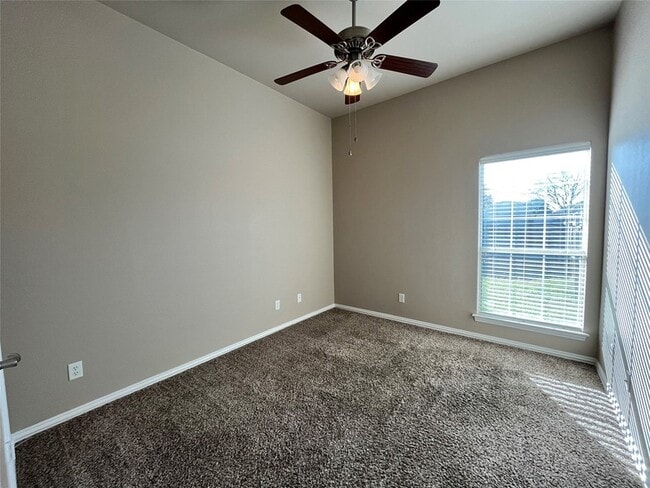 Building Photo - 1506 Poinsettia Blvd