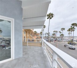 Building Photo - 2206 W Oceanfront