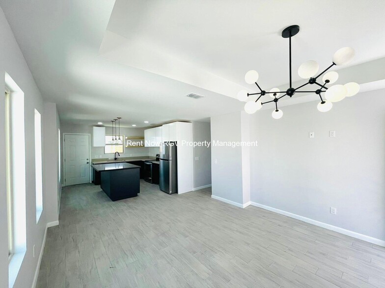 Primary Photo - 3802 Las Vistas Ln