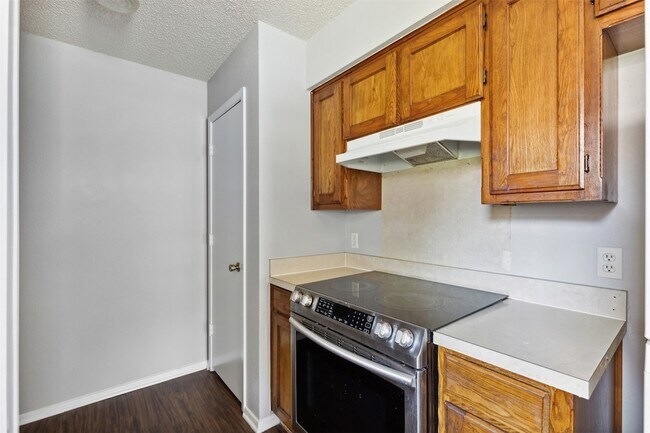 Building Photo - 2410 Lido Ln