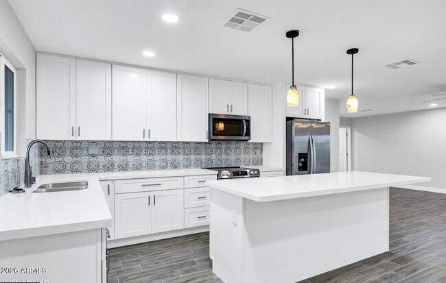 Building Photo - 10602 W Cumberland Dr