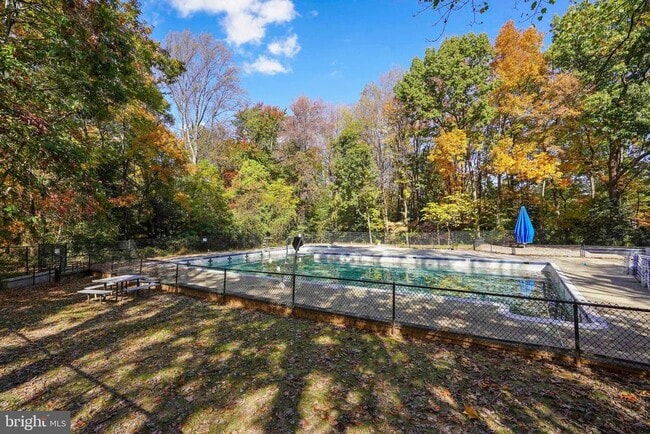 Building Photo - 2006 Lakebreeze Way