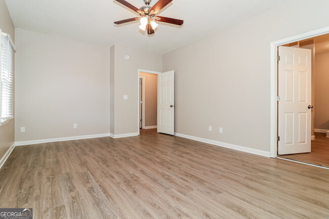 Building Photo - 8601 Stone Creek Ct