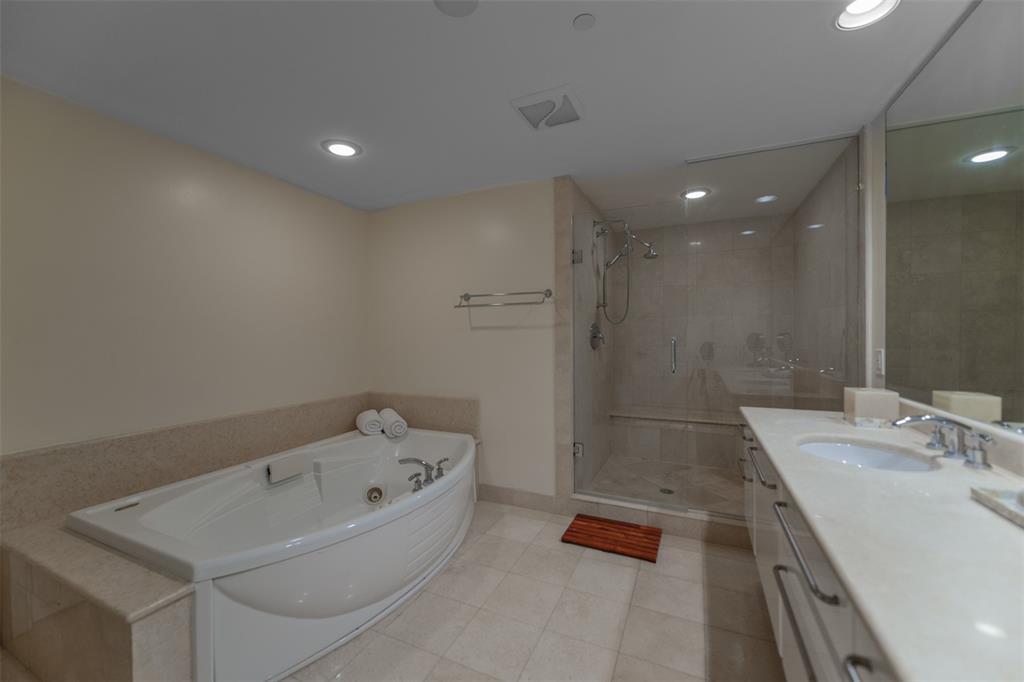 Building Photo - 3101 S Ocean Dr
