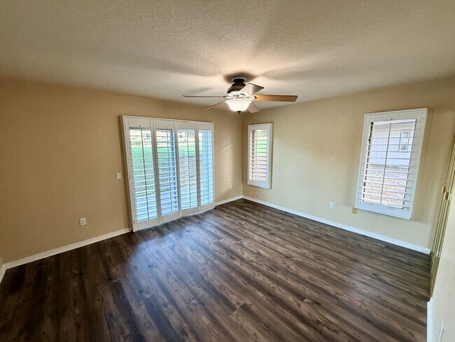 Building Photo - 38441 Oaktree Loop