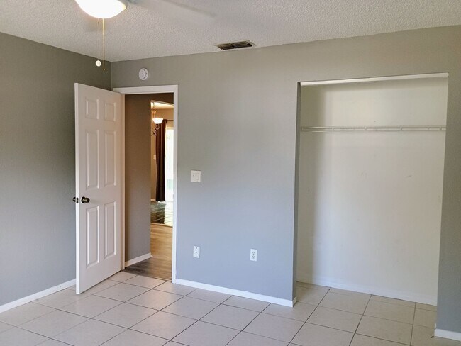 Building Photo - Charming two bedroom two bath one car garage