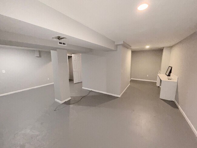 Building Photo - 1207 N McCoy St
