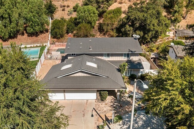 Building Photo - 27045 Esward Dr