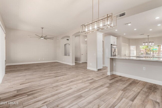 Building Photo - 14608 W Horizon Dr