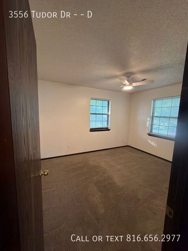 Building Photo - 3556 Tudor Dr