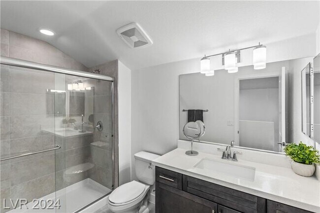 Building Photo - Elevated Desert Living with Strip & Mountain Views – Fully Furnished 6-Bedroom Retreat!