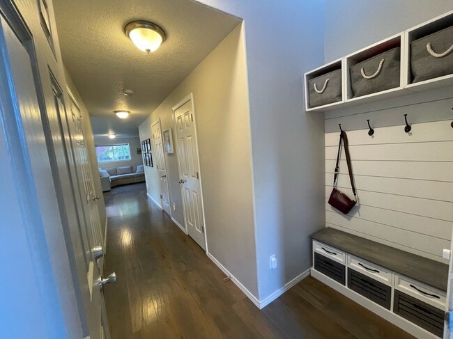 Building Photo - 527 Whitney Dr