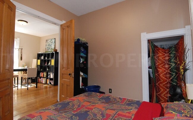 Building Photo - 2533 Lyndale Ave S