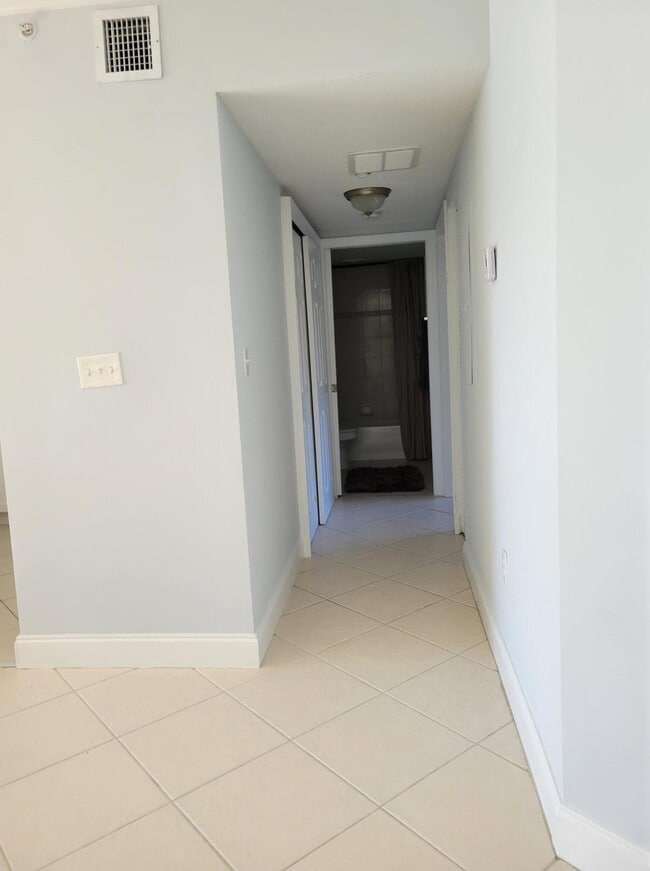 Building Photo - 4401 Crystal Lake Dr