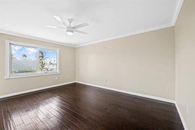 Building Photo - 715 Tyler St
