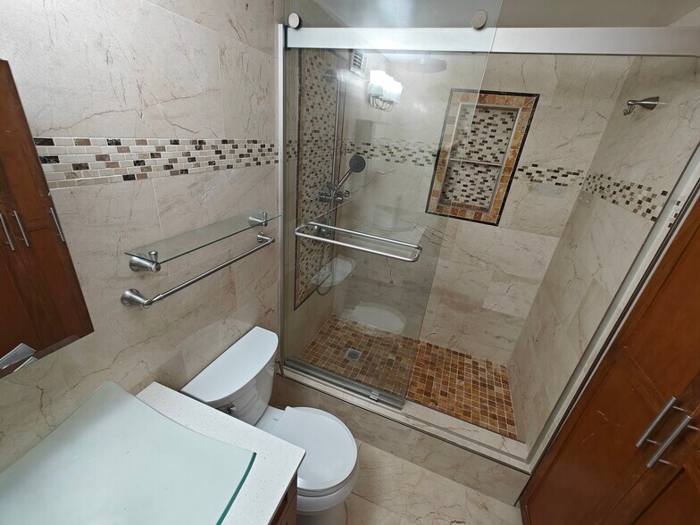 Building Photo - 825 Brickell Bay Dr