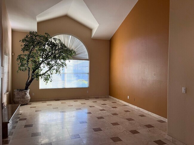 Building Photo - 4746 W Carla Vista Dr