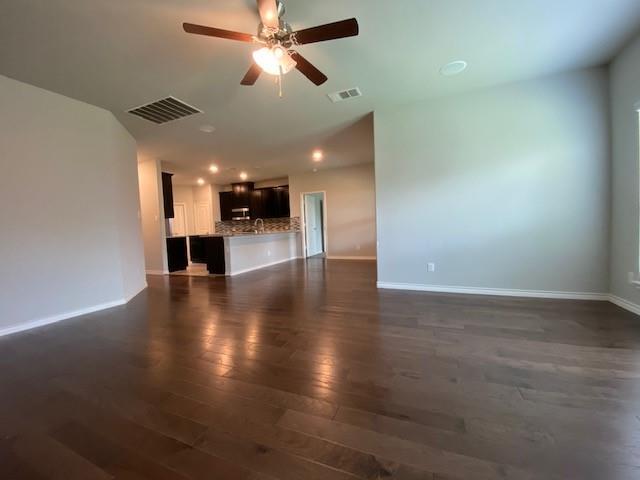 Building Photo - 913 Dickens Dr