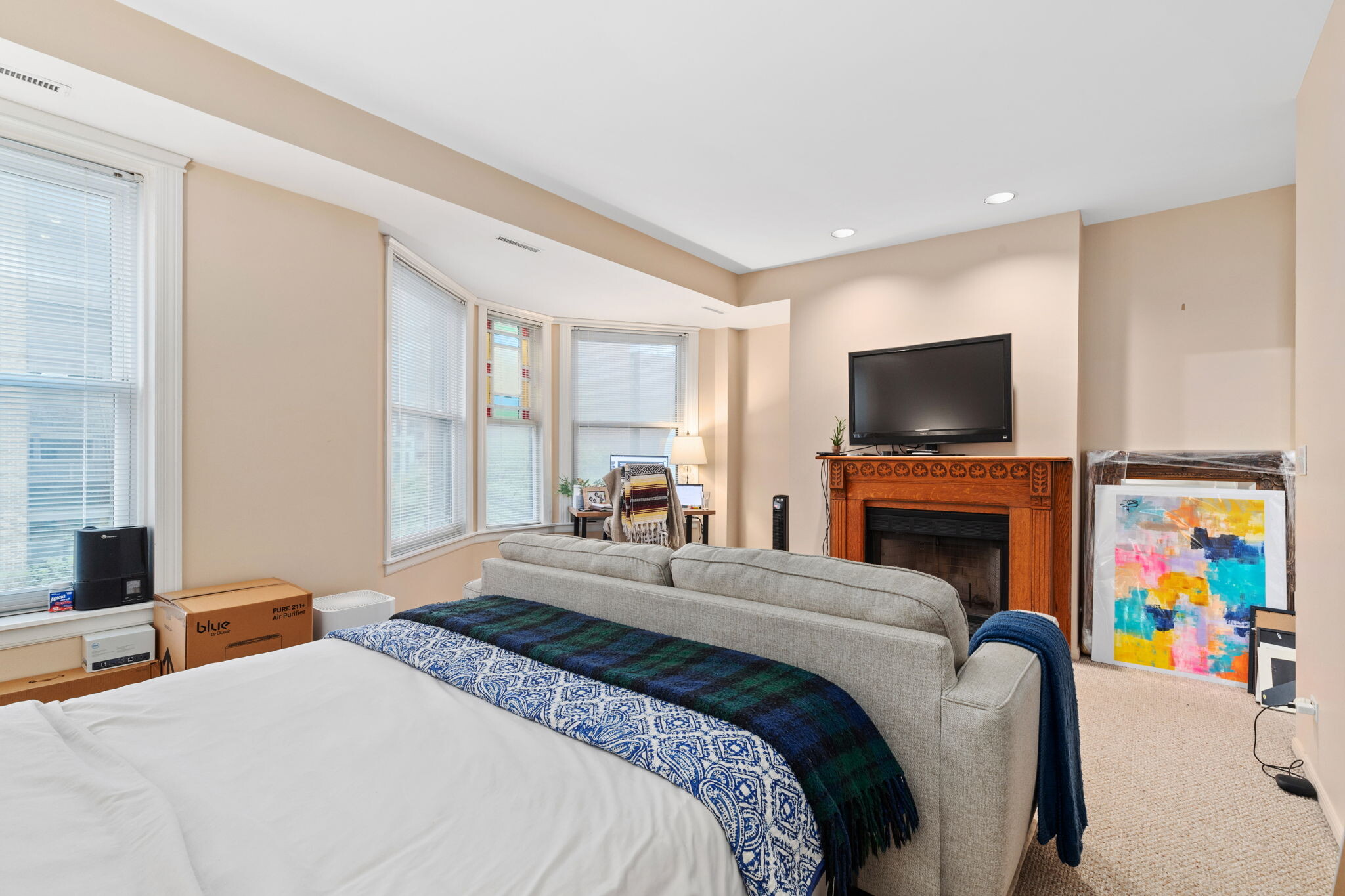 Building Photo - 104 W Oak St