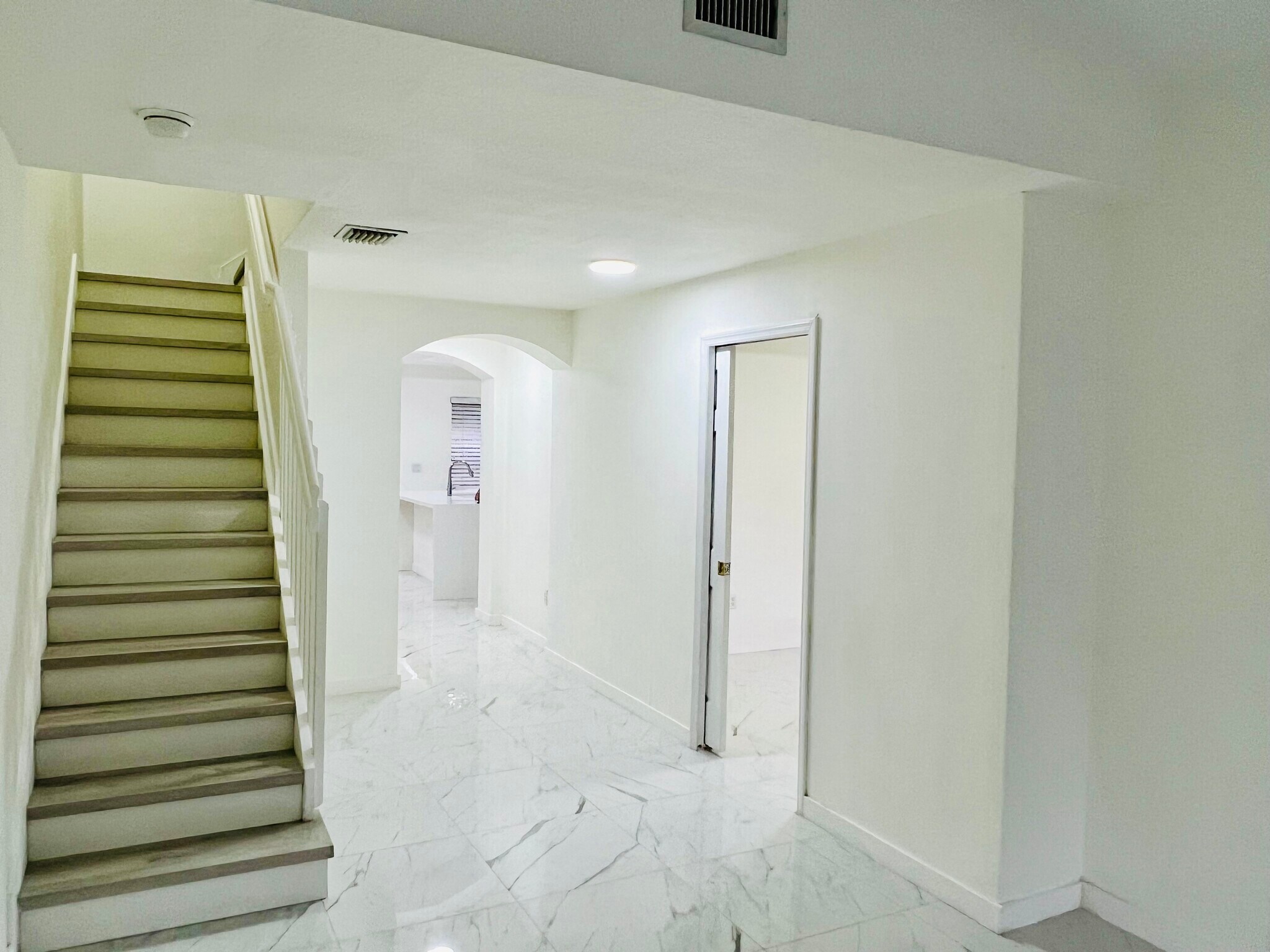 Building Photo - 4950 White Mangrove Way E