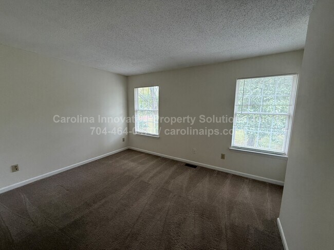 Building Photo - 10722 Roxbury Ct