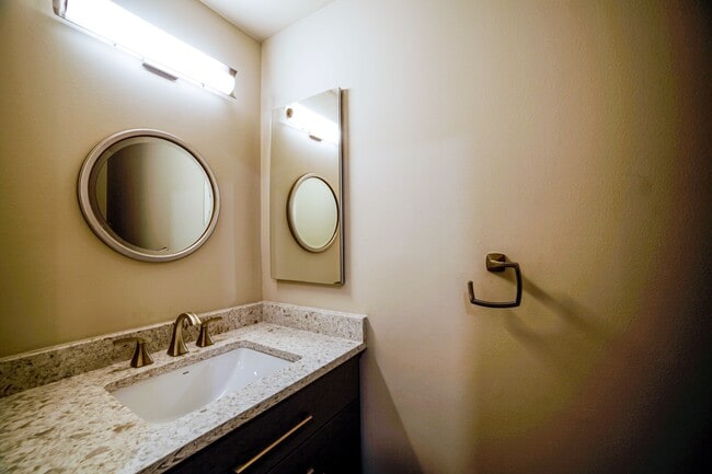 Building Photo - 405 Solano Dr