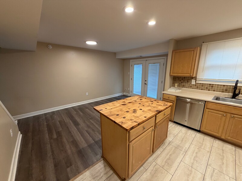 Building Photo - 10813 Daisy Ct