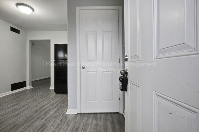 Building Photo - 268 Powell Cir