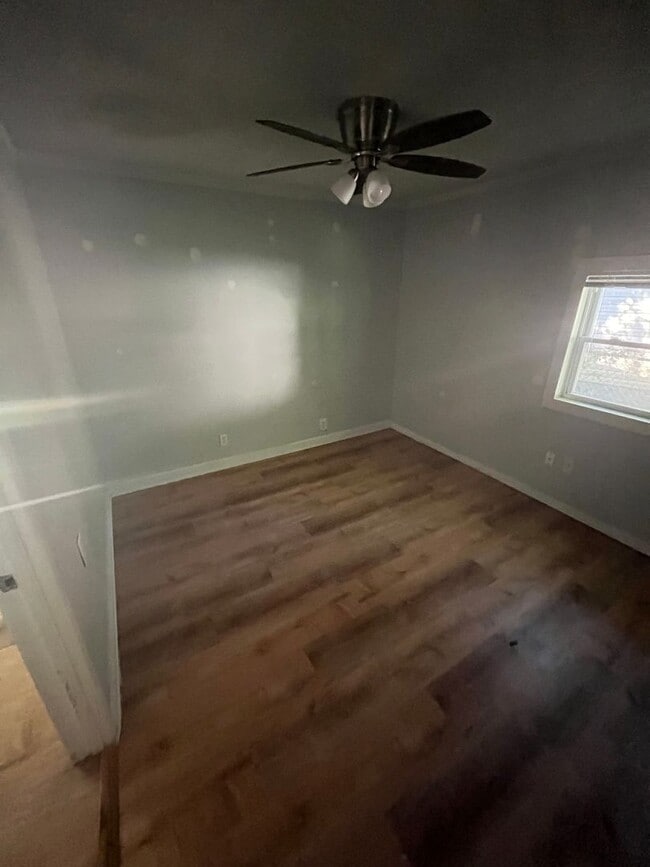 Building Photo - Three Bed, 2 Bath in Cincinnati!
