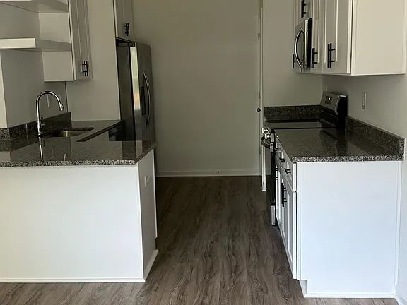 Building Photo - "MOVE IN SPECIAL! FIRST FULL MONTH RENT FREE!  705 West Parker Road Unit B