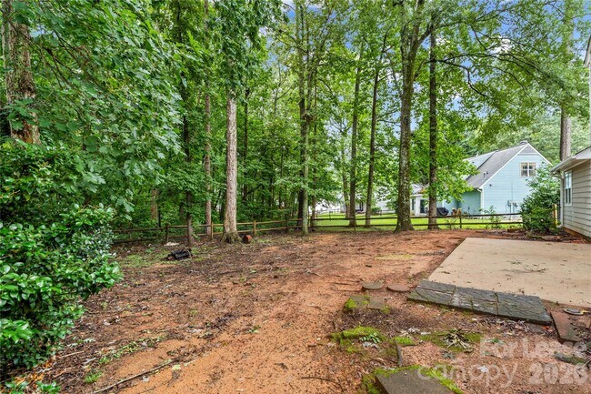 Building Photo - 697 Rebecca Jane Dr