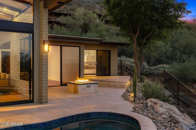 Building Photo - 6331 E Hummingbird Ln