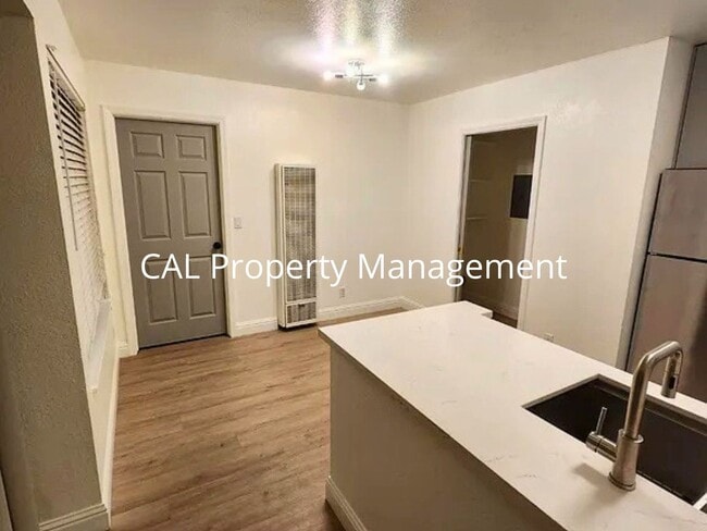 Building Photo - Cozy 1-Bedroom Apartment with Fireplace