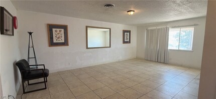 Building Photo - 4712 W Rip Van Winkle Ln